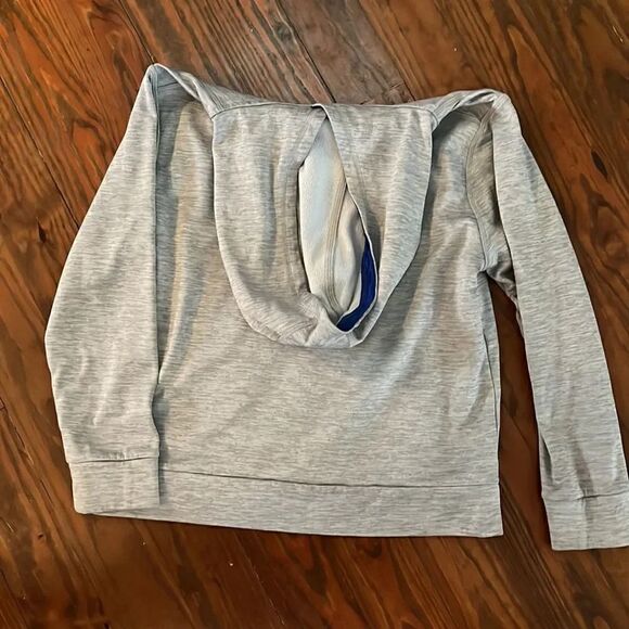 Adidas boys hoodie M  - Picture 3 of 3